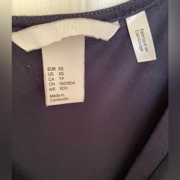 H&M Ruffle Top - Picture 3 of 3